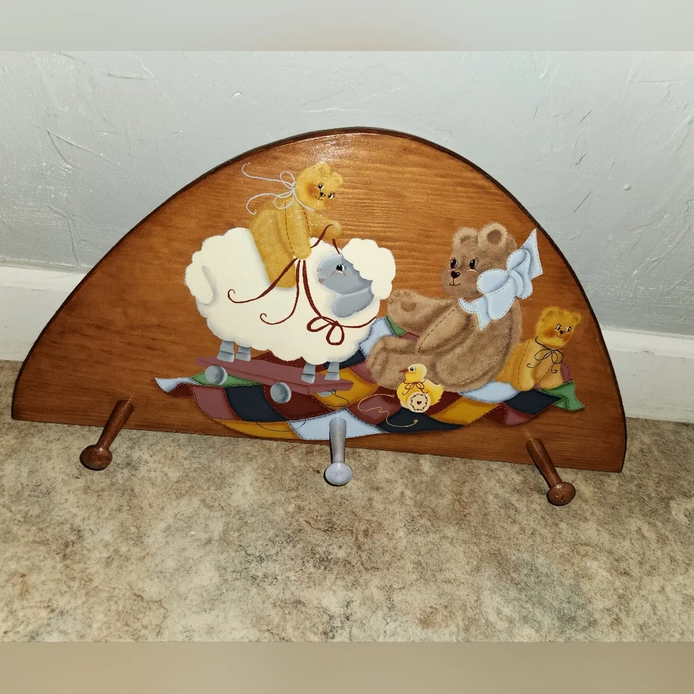 🐻🐤🐑Vintage Wooden Plaque With Hooks